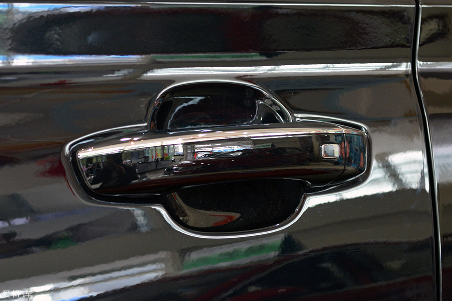 愛卡實拍榮威RX8 30T AWD