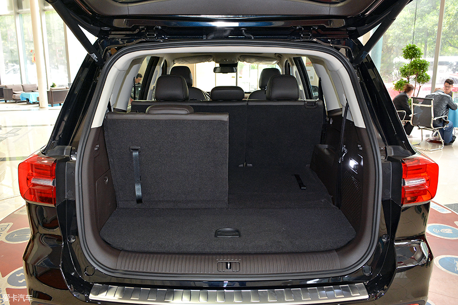 愛卡實拍榮威RX8 30T AWD