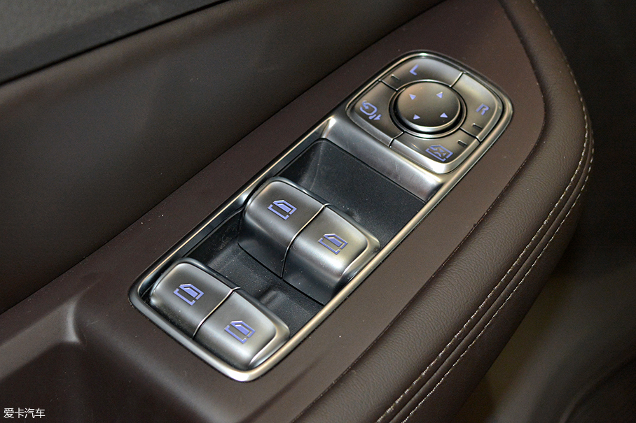 愛卡實拍榮威RX8 30T AWD