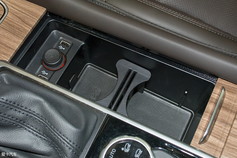 愛卡實拍榮威RX8 30T AWD