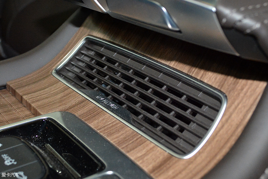 愛卡實拍榮威RX8 30T AWD