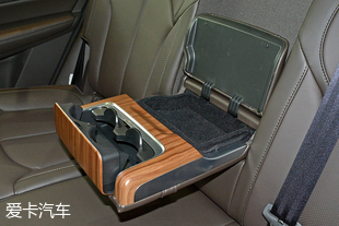 愛卡實拍榮威RX8 30T AWD