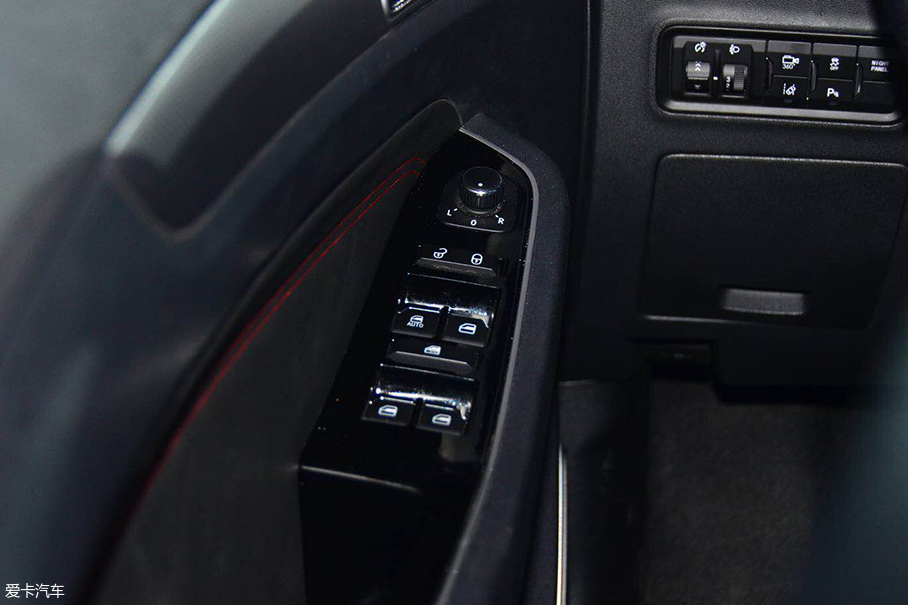 愛卡實拍北汽紳寶X55