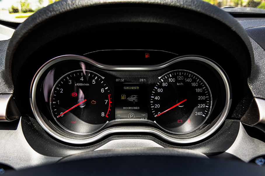 實拍一汽奔騰X80