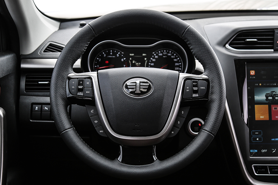 實拍一汽奔騰X80