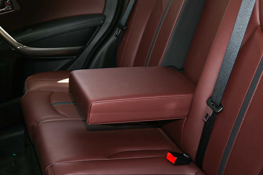 實拍一汽奔騰X80