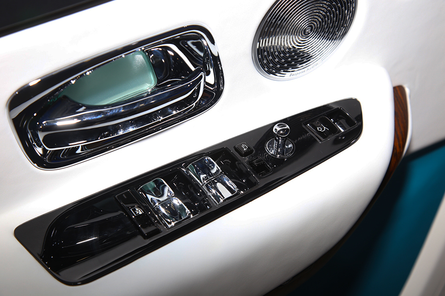 實拍勞斯萊斯庫里南