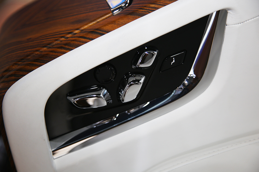 實(shí)拍勞斯萊斯庫(kù)里南