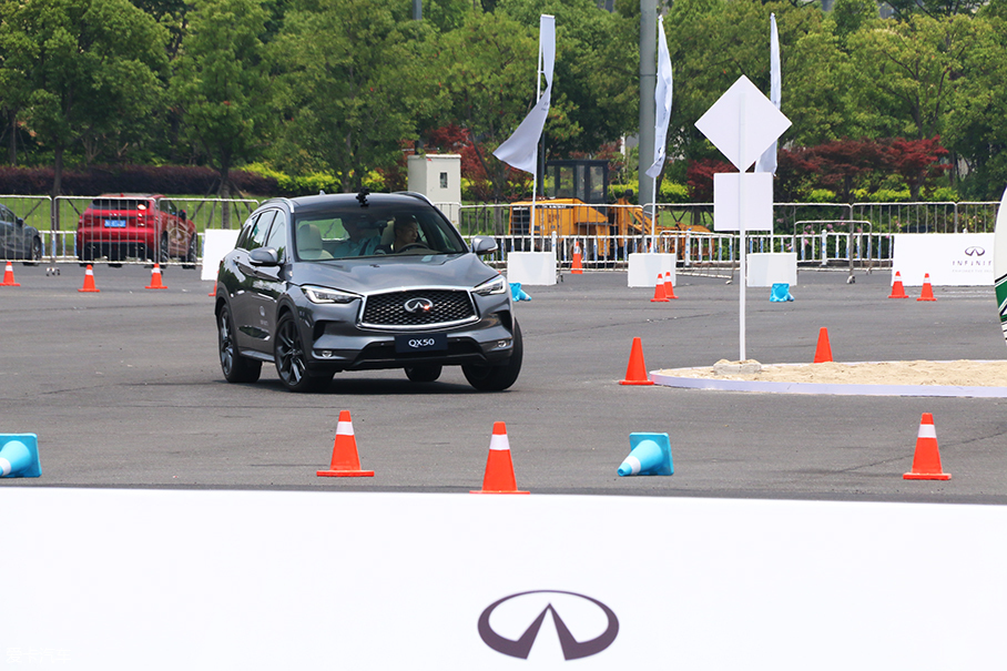 QX50试驾