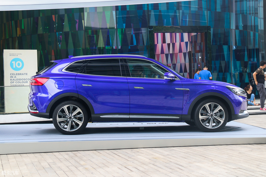 實(shí)拍榮威MARVEL X