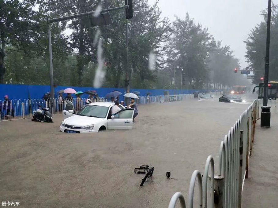 北京大雨；用车小百科；雨天行车