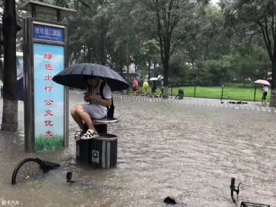 北京大雨；用车小百科；雨天行车