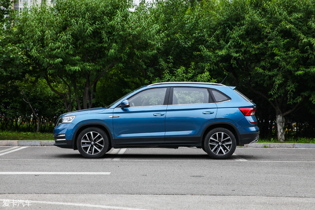 柯米克對(duì)比軒逸