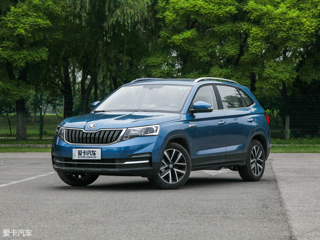 柯米克對(duì)比軒逸