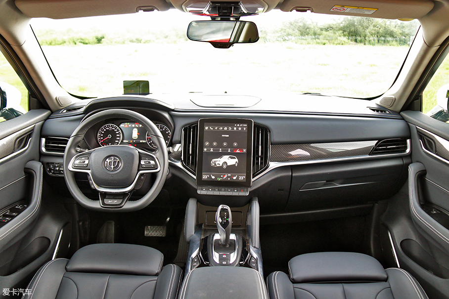 瑞虎8對比中華V7