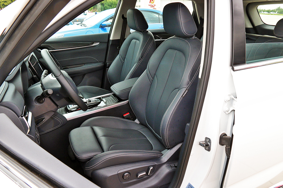 瑞虎8對比中華V7