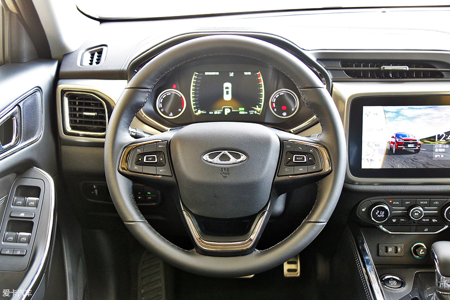 瑞虎8對比中華V7