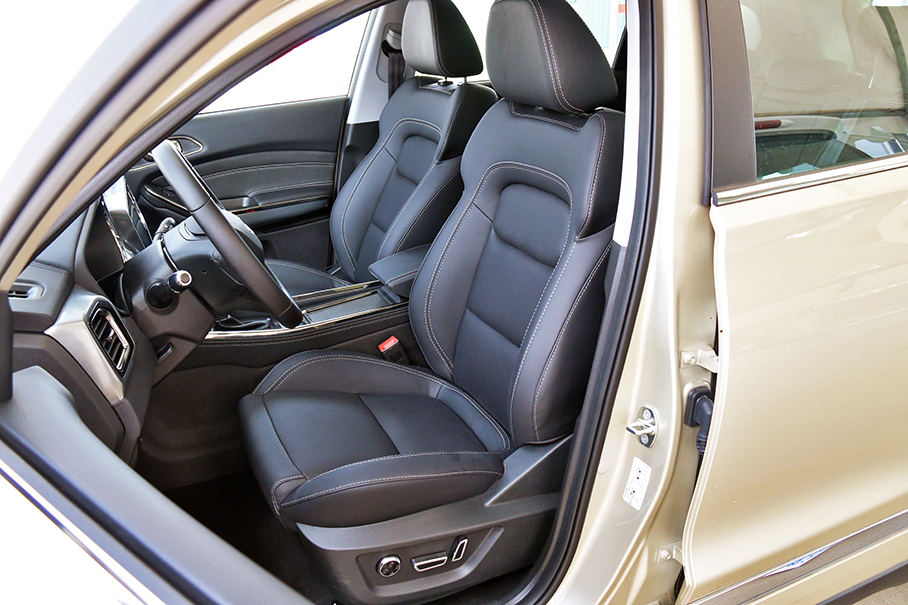 瑞虎8對比中華V7