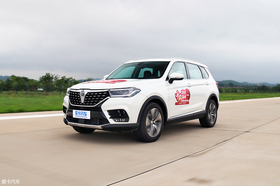 瑞虎8對(duì)比中華V7