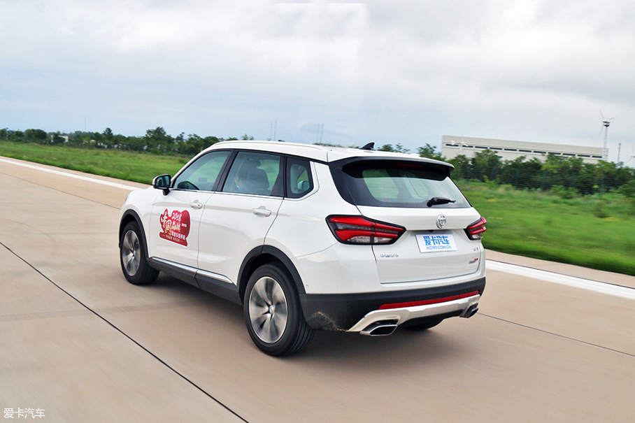 瑞虎8對(duì)比中華V7