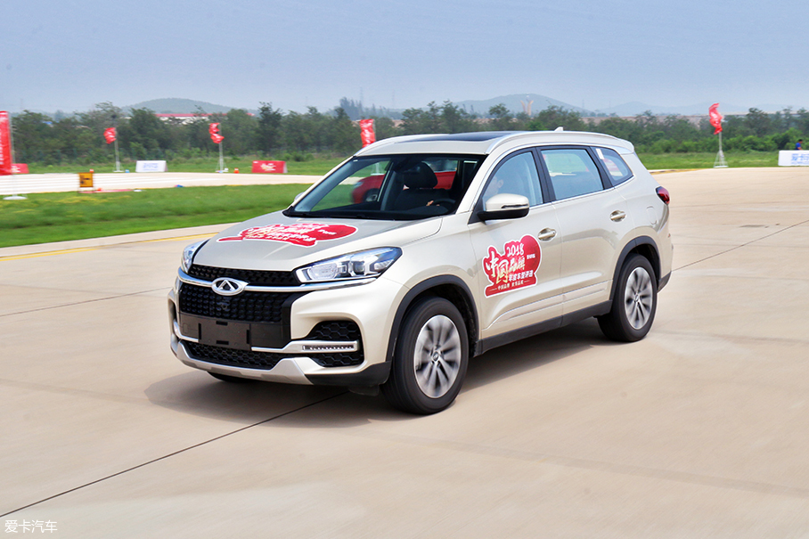 瑞虎8對(duì)比中華V7