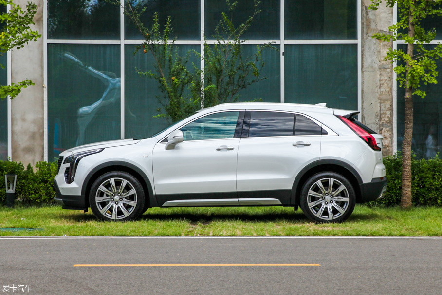 愛卡汽車實(shí)拍凱迪拉克XT4