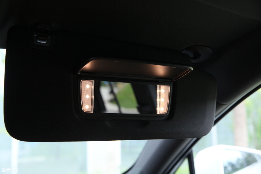 愛卡汽車實拍凱迪拉克XT4