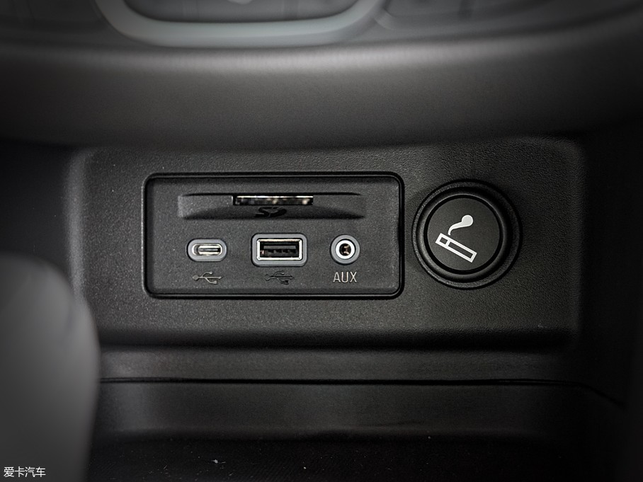 實(shí)拍雪佛蘭探界者Redline