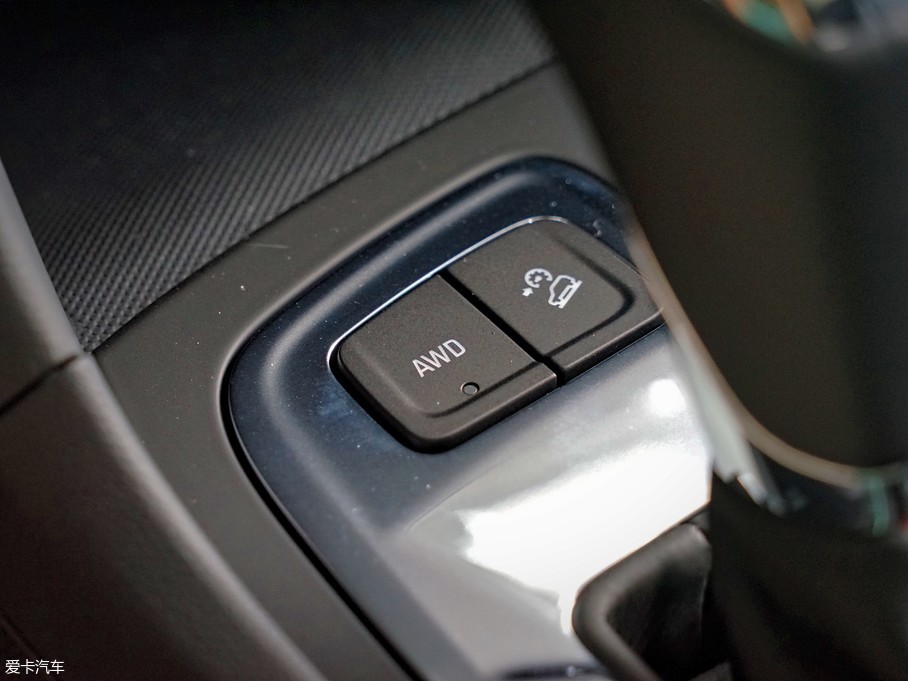 實(shí)拍雪佛蘭探界者Redline