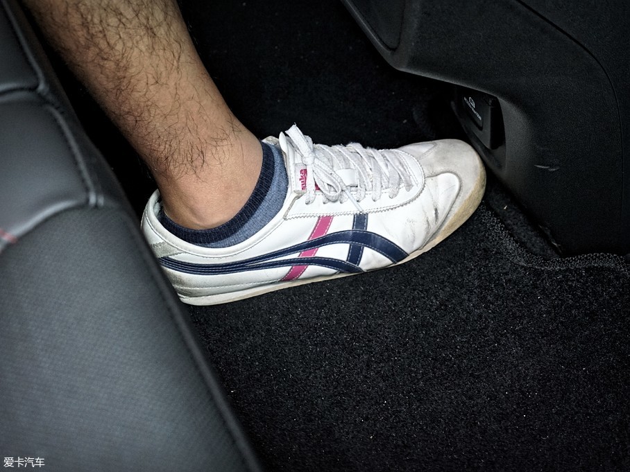 實(shí)拍雪佛蘭探界者Redline