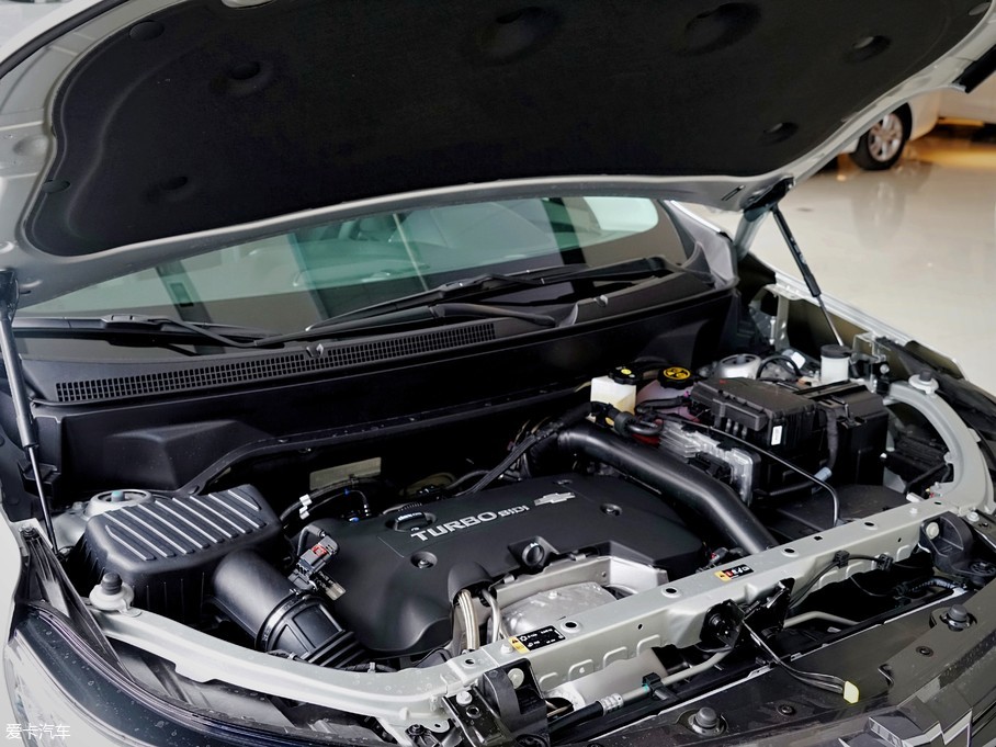 實(shí)拍雪佛蘭探界者Redline