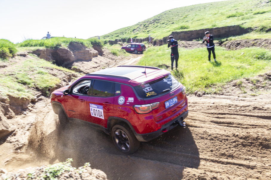 愛(ài)卡汽車(chē)察哈爾越野那達(dá)慕