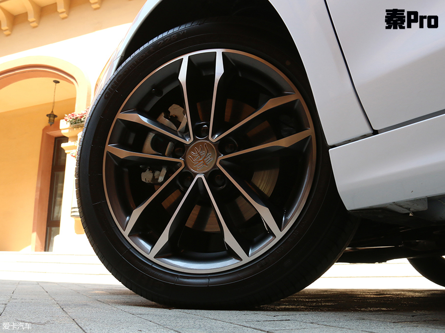 實(shí)拍比亞迪秦Pro