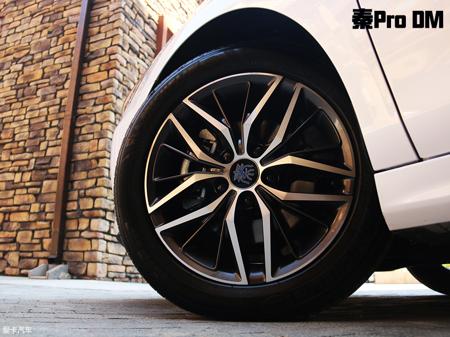 實(shí)拍比亞迪秦Pro