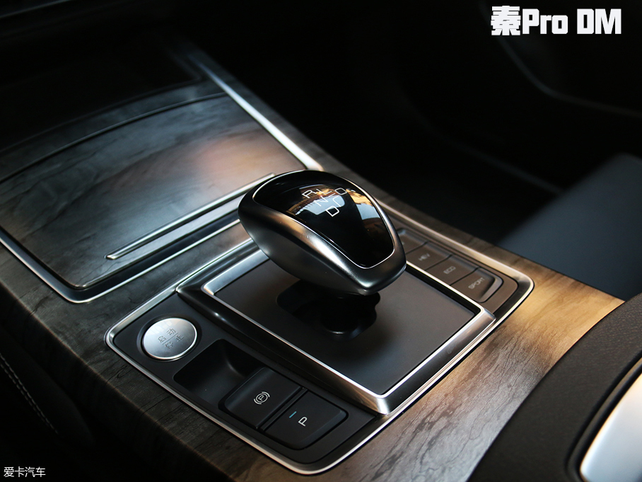 實拍比亞迪秦Pro