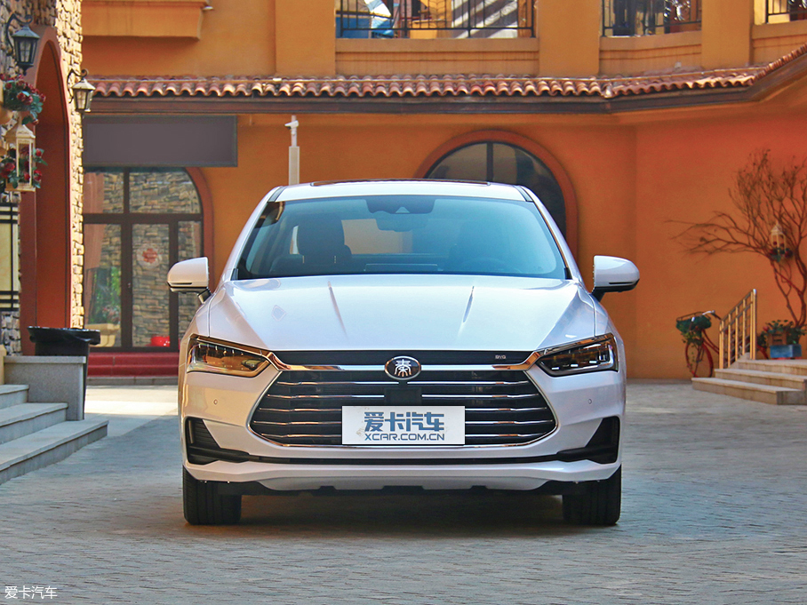 實(shí)拍比亞迪秦Pro