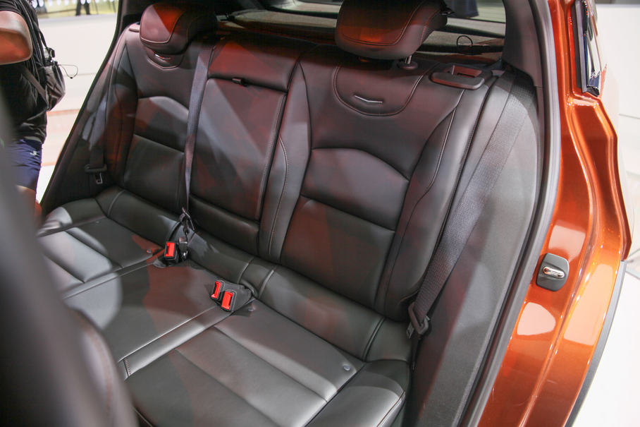 雷克薩斯UX對比凱迪拉克XT4