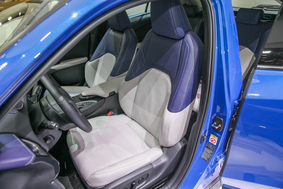 雷克薩斯UX對比凱迪拉克XT4