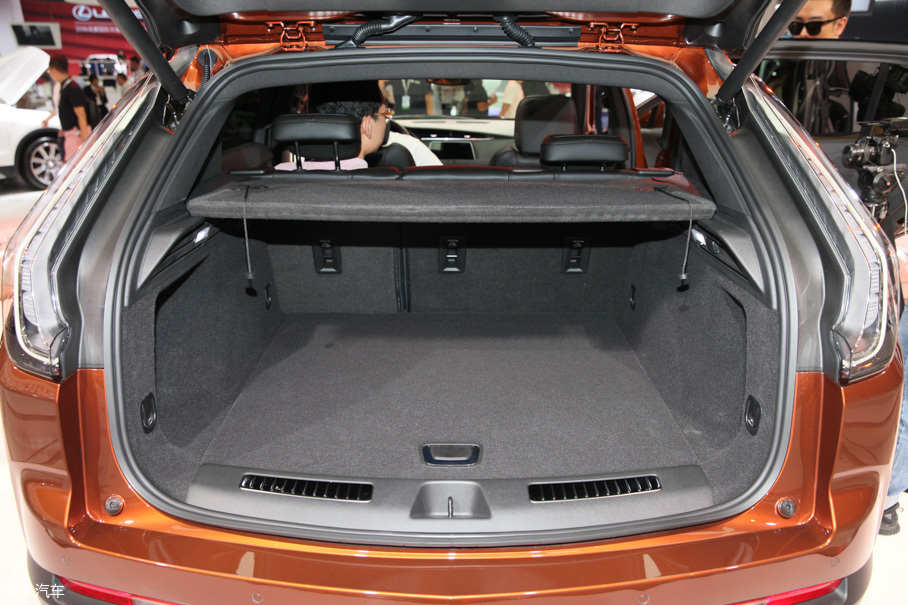 雷克薩斯UX對比凱迪拉克XT4