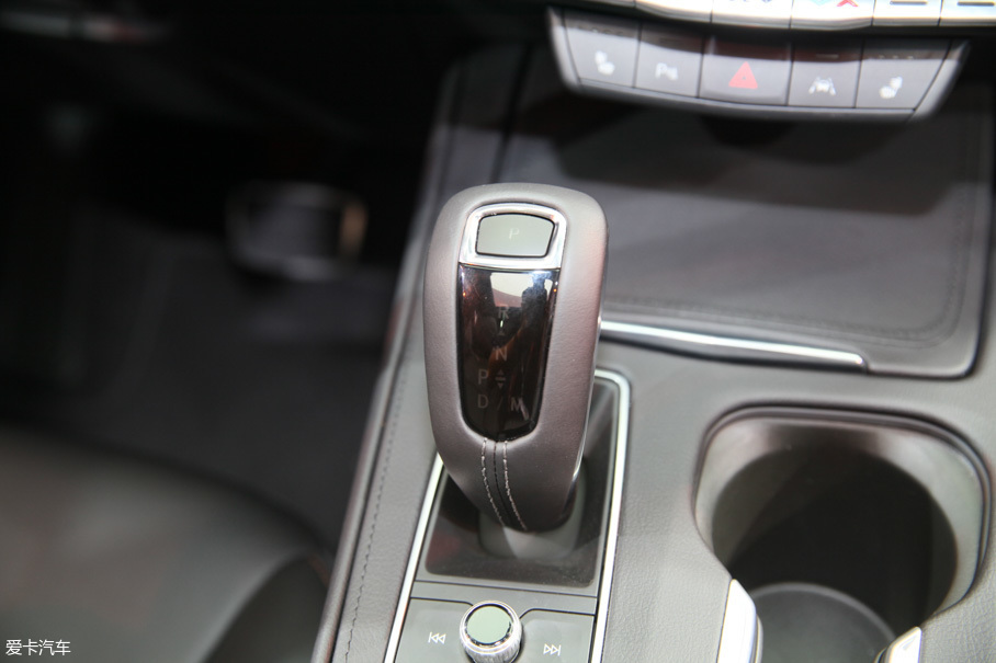 雷克薩斯UX對比凱迪拉克XT4