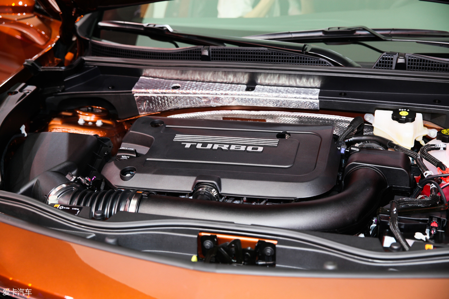 雷克薩斯UX對比凱迪拉克XT4