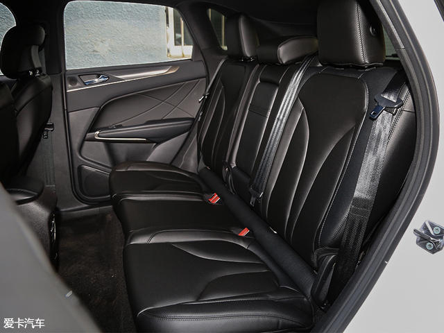 品質(zhì)還是時尚 林肯MKC對比捷豹E-PACE