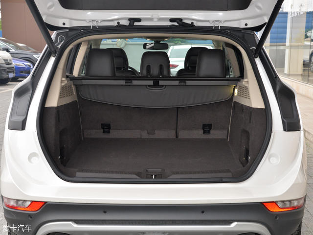 品質(zhì)還是時尚 林肯MKC對比捷豹E-PACE