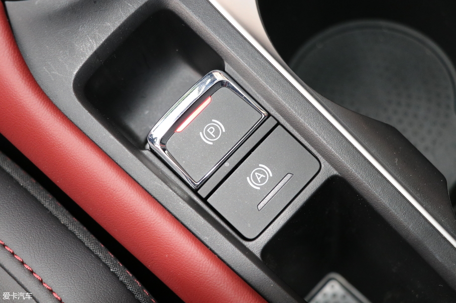 全新高能互聯網家轎  愛卡實拍榮威i5