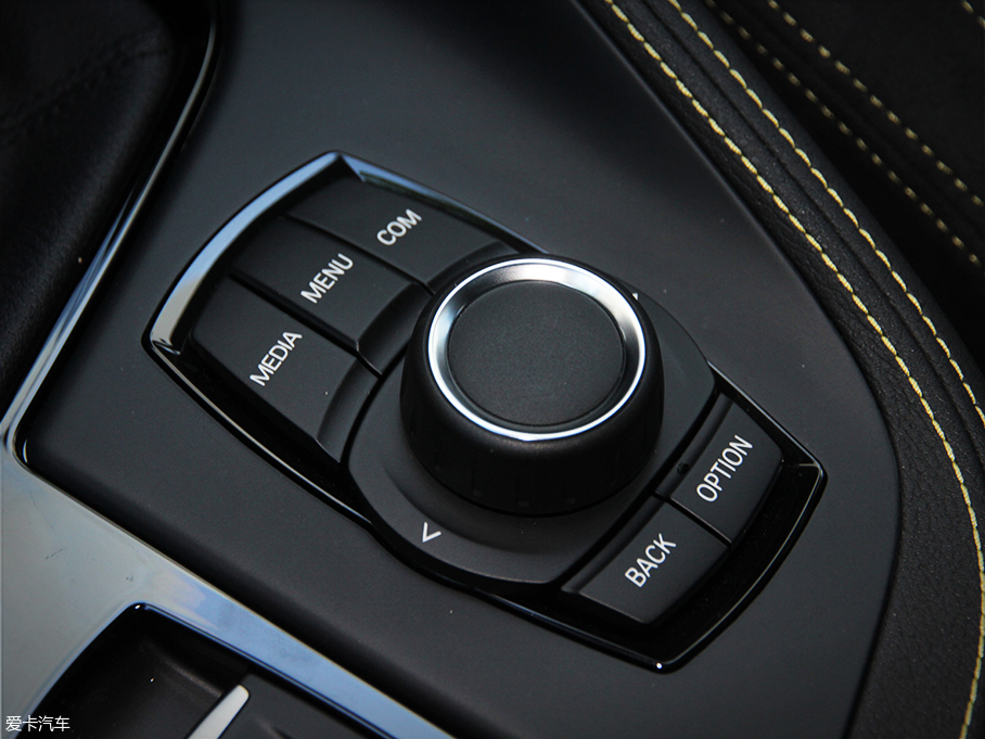 愛卡實(shí)拍寶馬X2 sDrive 25i