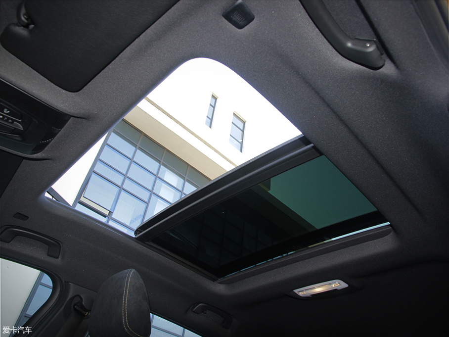 愛卡實(shí)拍寶馬X2 sDrive 25i