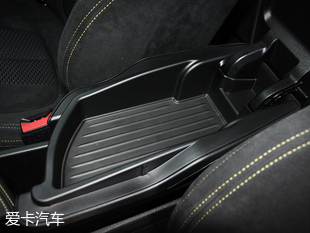 愛卡實(shí)拍寶馬X2 sDrive 25i