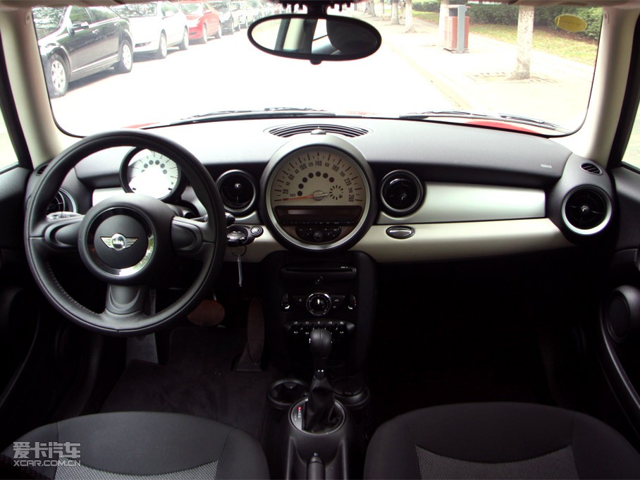 2011MINI ONE