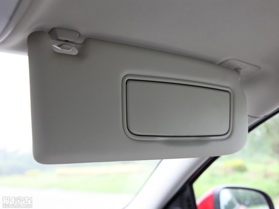 2012���֠���C30 2.0L Aktiv