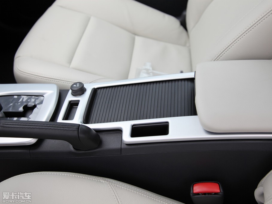 2012���֠���C30 2.0L Aktiv